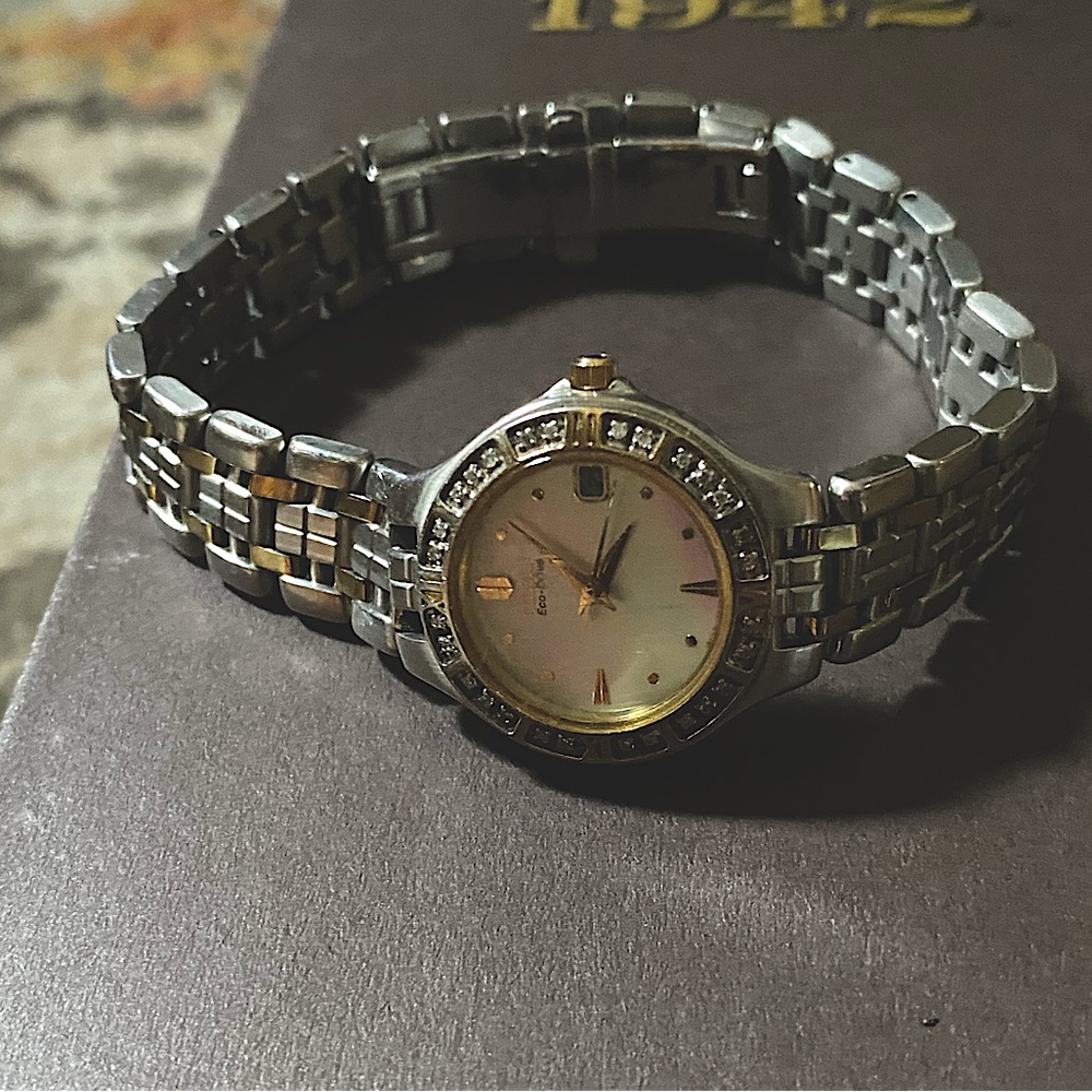 Citizen Lady’s Watch | Excellent Condition | Pearl & Sapphire Crystal ✨